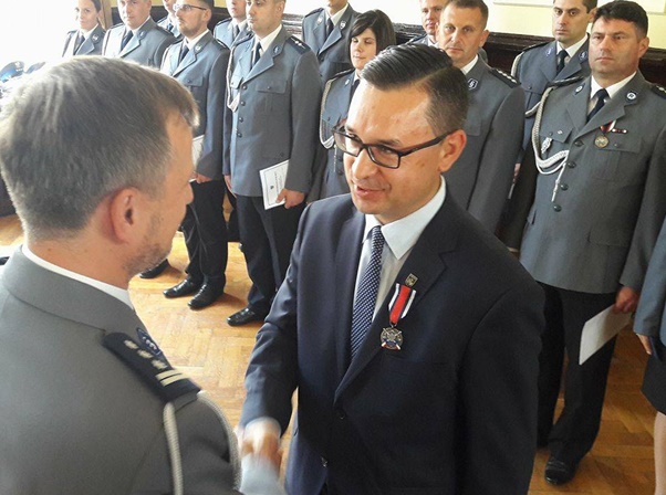Ilustracja do informacji: Wójt uhonorowany Brązowym Medalem za Zasługi dla Policji