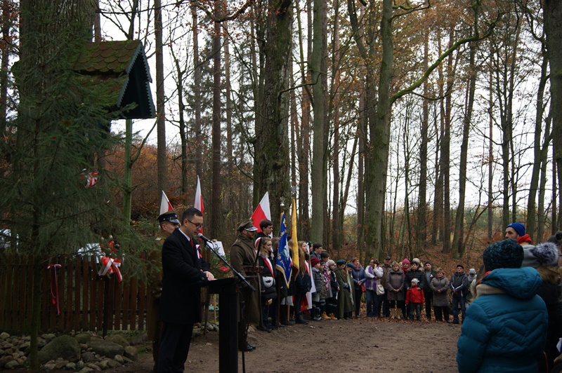 Ilustracja do informacji: 11 listopada pod „Trzema Dębami” rozlegną się patriotyczne pieśni