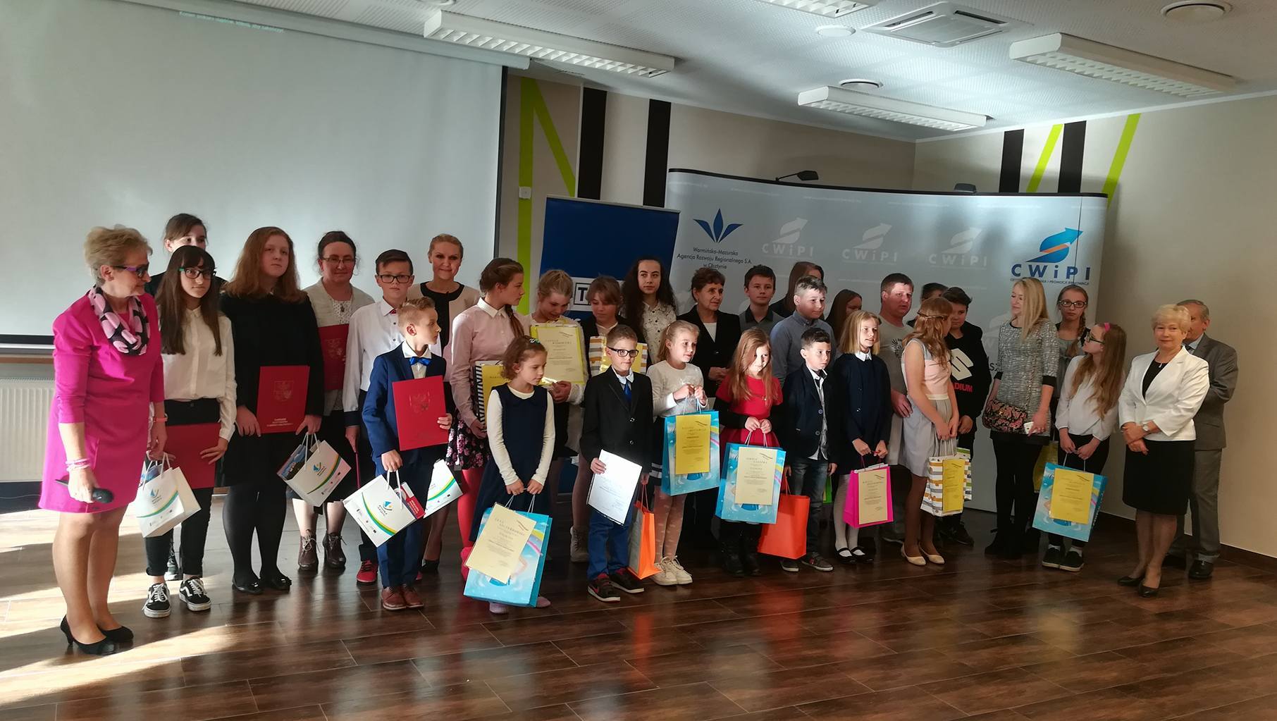 Ilustracja do informacji: Aż ósemka laureatów wojewódzkich konkursów o rodzinie