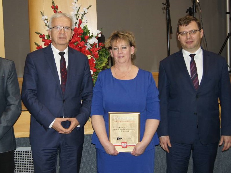 Ilustracja do informacji: Szkoła w Gwiździnach zdobyła certyfikat kuratora 